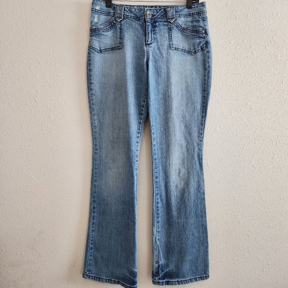 L.e.i Ashley Trouble Distressed Heavyweight Boot Cut Junior Size 11